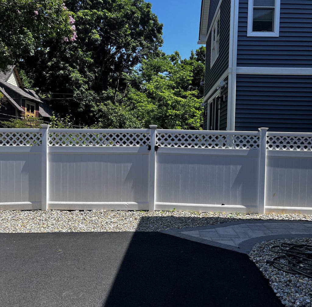 Vinyl fence in Montclair