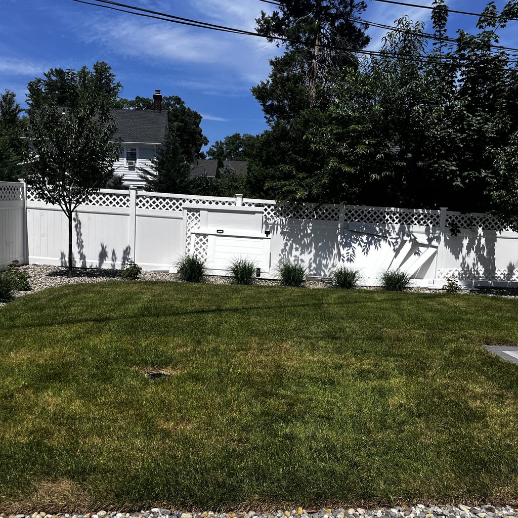 Vinyl fence in Montclair